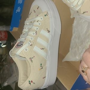 Women's size 9½ Nizza floral platform shoes